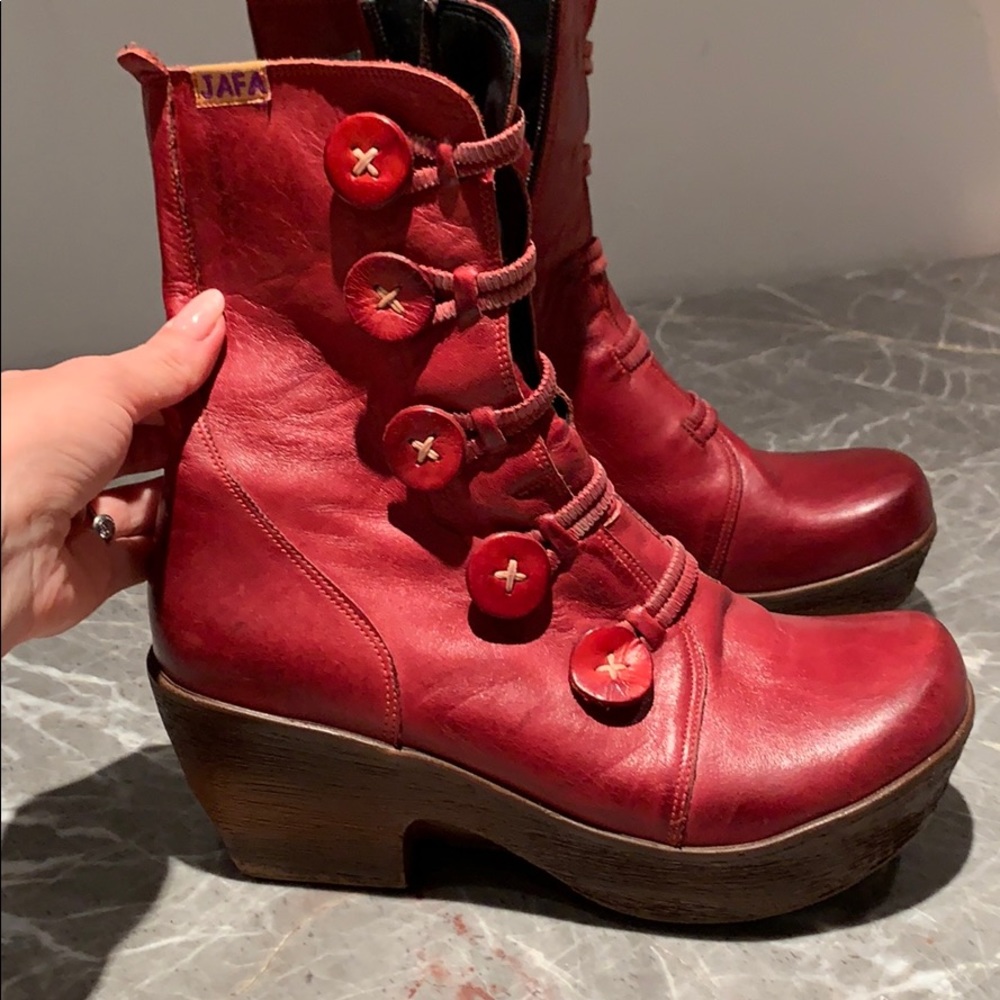 Jafa sz 8 Red leather button platform boots Israel